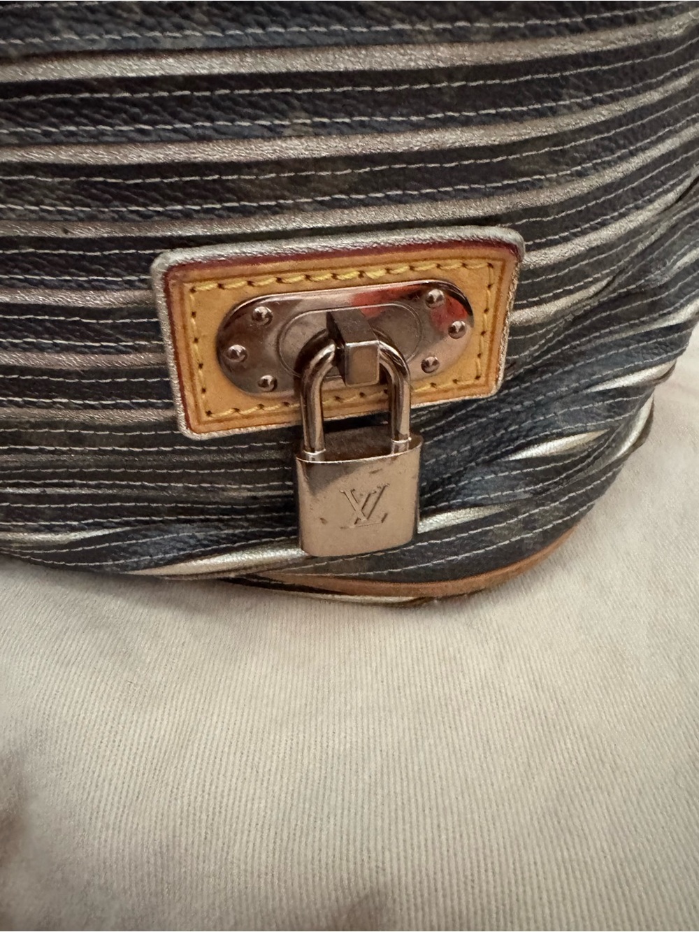 Louis Vuitton Eden Neo bag limited edition 2010 - Picture 15 of 15